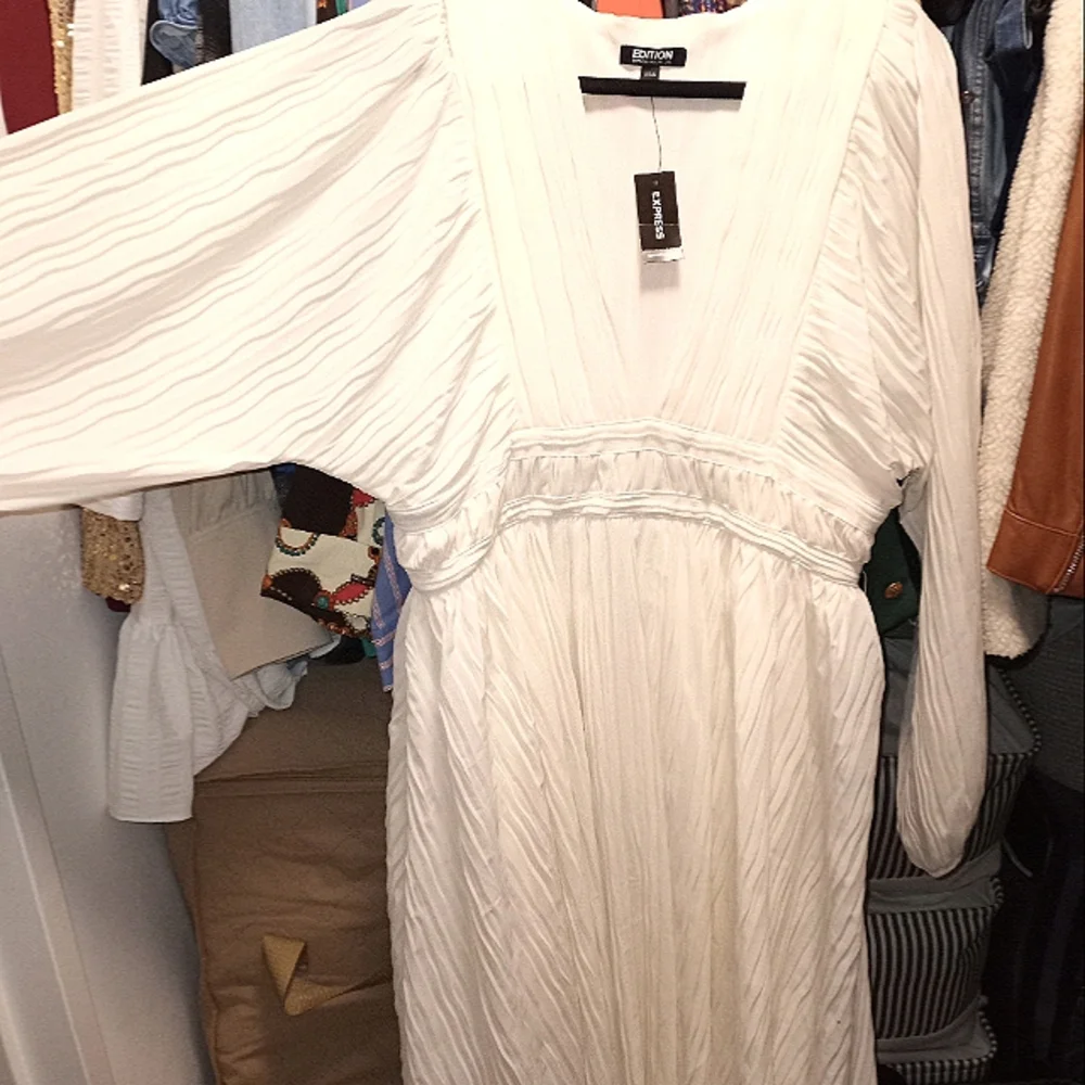 EXPRESS Cream Colored Textured Deep V Gorgeous Goddess Dress! SIZE 14. - Picture 7 of 7